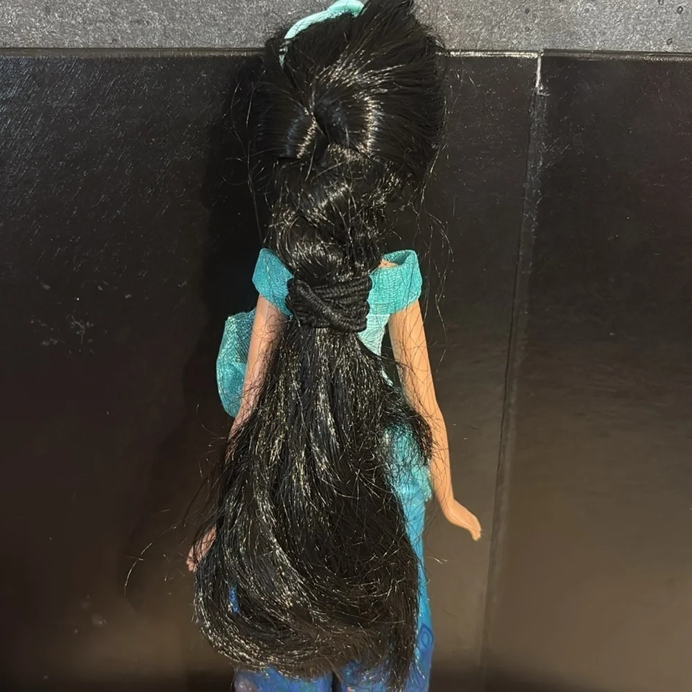Disney Princess Jasmin Doll from Aladdin - Picture 3 of 4